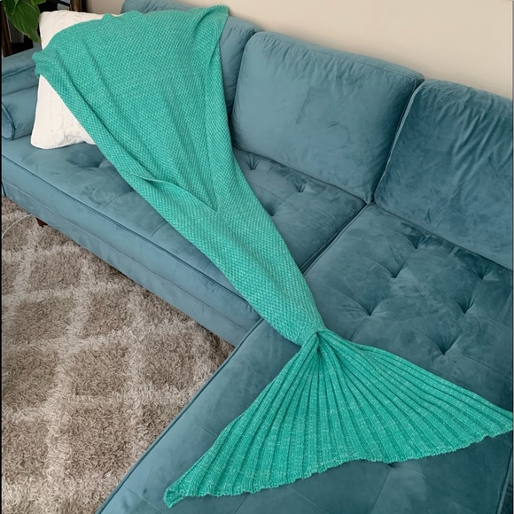 MERMAID BLANKET🧜‍♀️🐬 - Picture 3 of 5